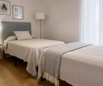 Cama o camas de una habitación en Urban Arniches, junto a Plaza Mayor