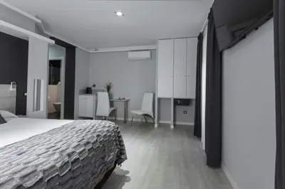 Cama o camas de una habitación en Hostal Overnight Madrid
