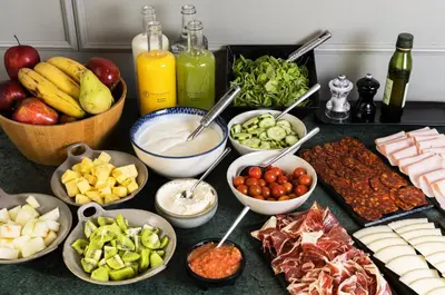 Comida en o cerca de este apartahotel