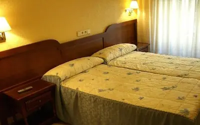 Cama o camas de una habitación en Hostal Benamar
