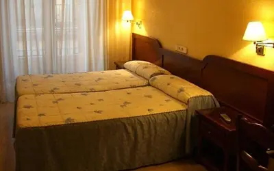 Cama o camas de una habitación en Hostal Benamar