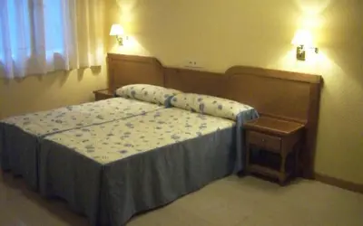 Cama o camas de una habitación en Hostal Benamar