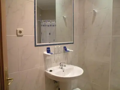 Un baño de Hostal Benamar