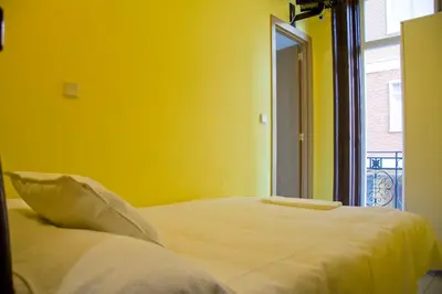 Cama o camas de una habitación en Hostal Abitum Madrid