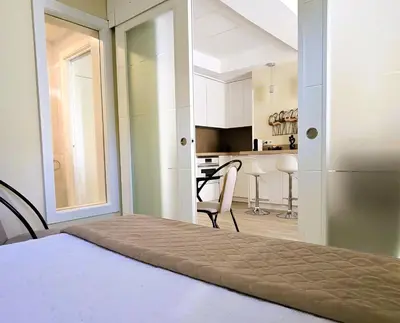 Una televisión o centro de entretenimiento en Apartamento La Milla de Oro