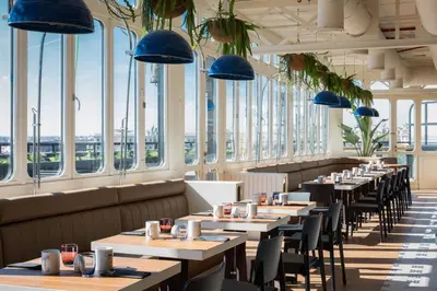 Un restaurante o sitio para comer en Only YOU Hotel Atocha