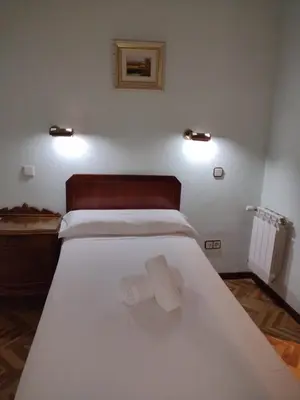 Cama o camas de una habitación en Hostal Sardinero