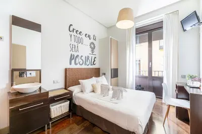 Cama o camas de una habitación en Madrid House Rooms