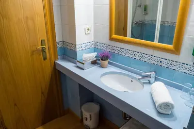 Un baño de Oriente Suites