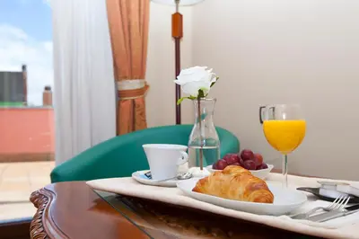 Comida en o cerca de este hotel