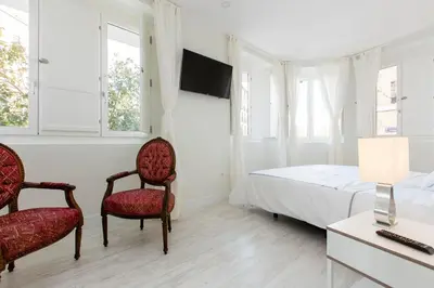 Una televisión o centro de entretenimiento en BookinMadrid - Plaza Mayor - Plaza Cascorro