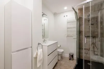 Un baño de BookinMadrid - Plaza Mayor - Plaza Cascorro