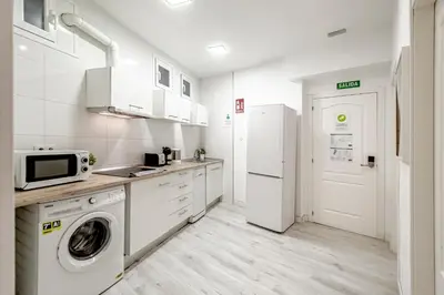 Una cocina o zona de cocina en Atocha apartamentos zona Centro