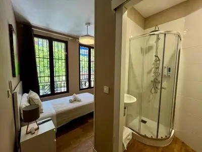 Un baño de Palacete de la Almudayna