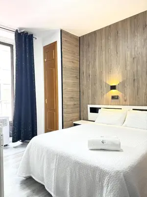 Cama o camas de una habitación en Apartamentos Day Madrid GRAN VIA I
