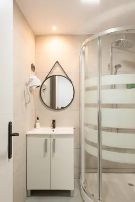 Un baño de Apartamentos Day Madrid GRAN VIA I
