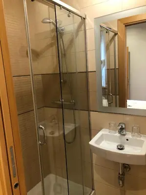 Un baño de Hostal Abami II