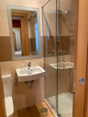 Un baño de Hostal Abami II