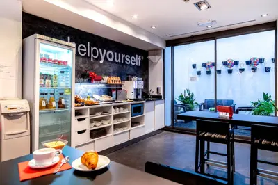Una cocina o zona de cocina en Mayerling Hotel