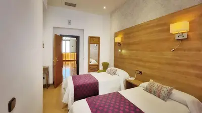 Cama o camas de una habitación en Hostal Aguilar