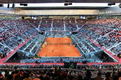 Instalaciones para jugar a tenis o squash en Hotel Gran Legazpi o alrededores