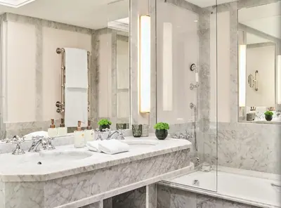 Un baño de Rosewood Villa Magna
