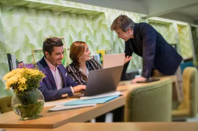 Clientes alojados en Apartosuites Jardines de Sabatini