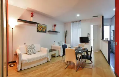 Una televisión o centro de entretenimiento en Apartamentos El Tiempo Madrid