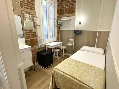 Cama o camas de una habitación en Hostal Madrid