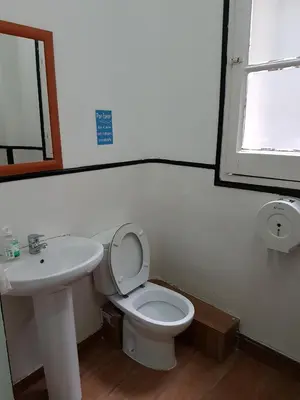 Un baño de Pensión Berti Madrid