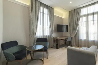 Una televisión o centro de entretenimiento en DoubleTree by Hilton Madrid-Prado