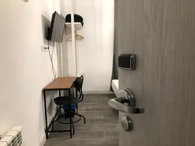 Una televisión o centro de entretenimiento en Hostal Rías Bajas
