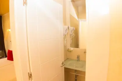 Un baño de Hostal Palacio Madrid
