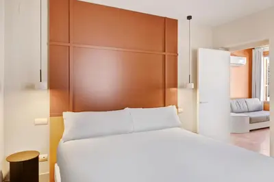 Cama o camas de una habitación en B&B HOTEL Apartamentos Madrid Centro Fuencarral 46