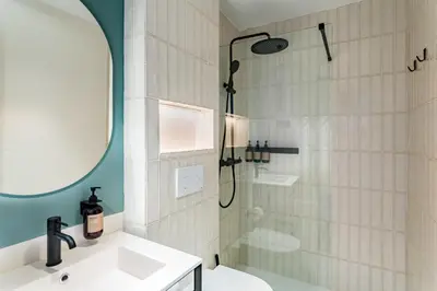 Un baño de Tribu Malasaña