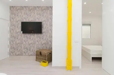 Una televisión o centro de entretenimiento en We Madrid Casa Arriaza