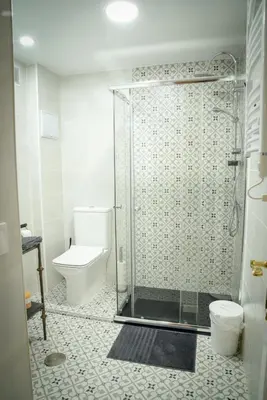 Un baño de W3Inn LA LATINA (Cava Baja 30)