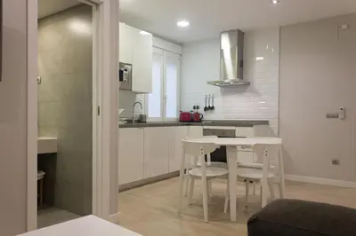 Una cocina o zona de cocina en Arenal Suites Preciados