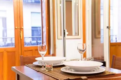 Un baño de Un ideal estudio para conocer Madrid