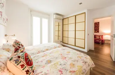 Cama o camas de una habitación en Urban Santa Ana Madrid Centro