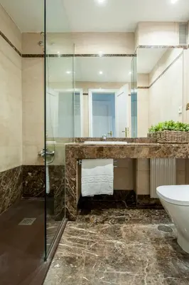 Un baño de Apartamento con Estilo en Plaza España - Ubicación Premium