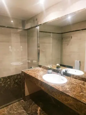 Un baño de Apartamento con Estilo en Plaza España - Ubicación Premium