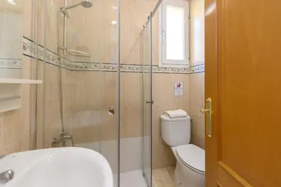 Un baño de For You Rentals reina sofia apartment TEMPORAL DFO214