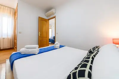 Cama o camas de una habitación en For You Rentals reina sofia apartment TEMPORAL DFO214