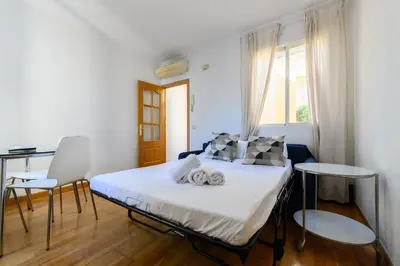 Cama o camas de una habitación en For You Rentals reina sofia apartment TEMPORAL DFO214