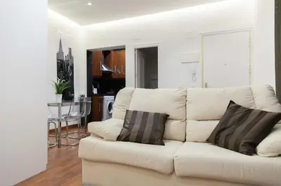 Zona de estar de For You Rentals Plaza Dos de Mayo Apartment TEMPORAL DPA131