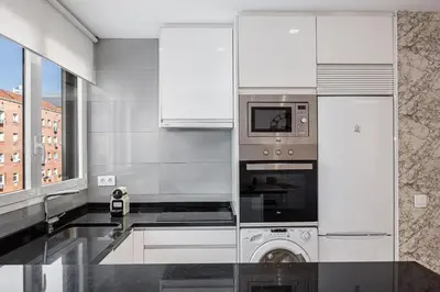 Una cocina o zona de cocina en Waou Plaza de España VI - Alquiler Corta Duración