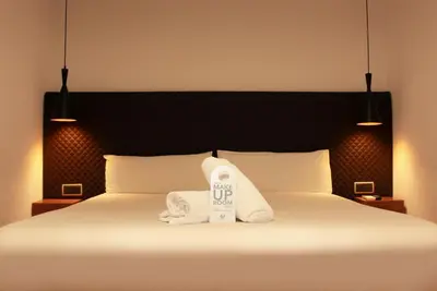 Cama o camas de una habitación en Woohoo Suites Madrid