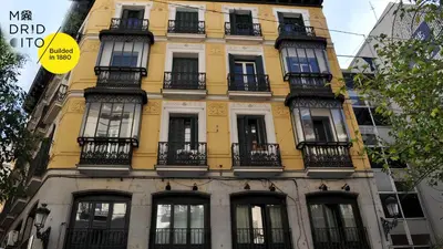 Edificio en el que se encuentra el hostal o pensión