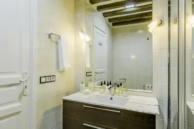 Un baño de Oriente Palace Apartments